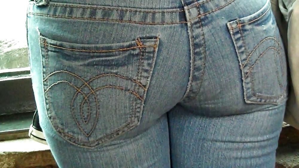 25P It was nice to see her butt & ass in blue jeans.