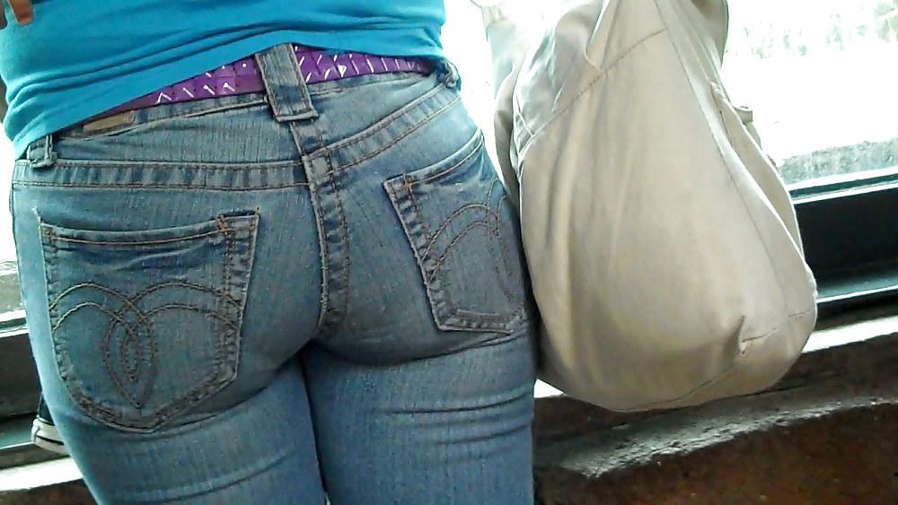 25P It was nice to see her butt & ass in blue jeans.