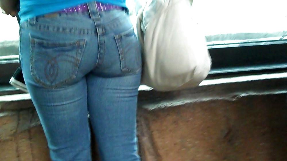25P It was nice to see her butt & ass in blue jeans.