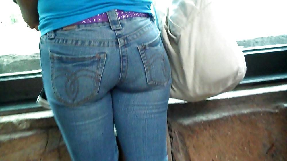 25P It was nice to see her butt & ass in blue jeans.