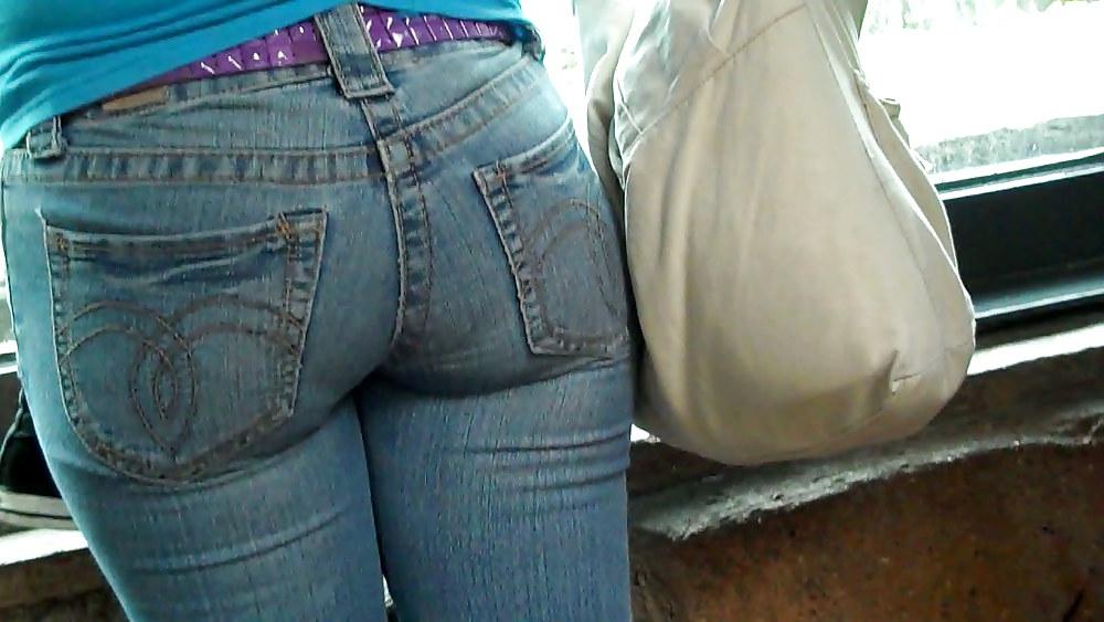 25P It was nice to see her butt & ass in blue jeans.