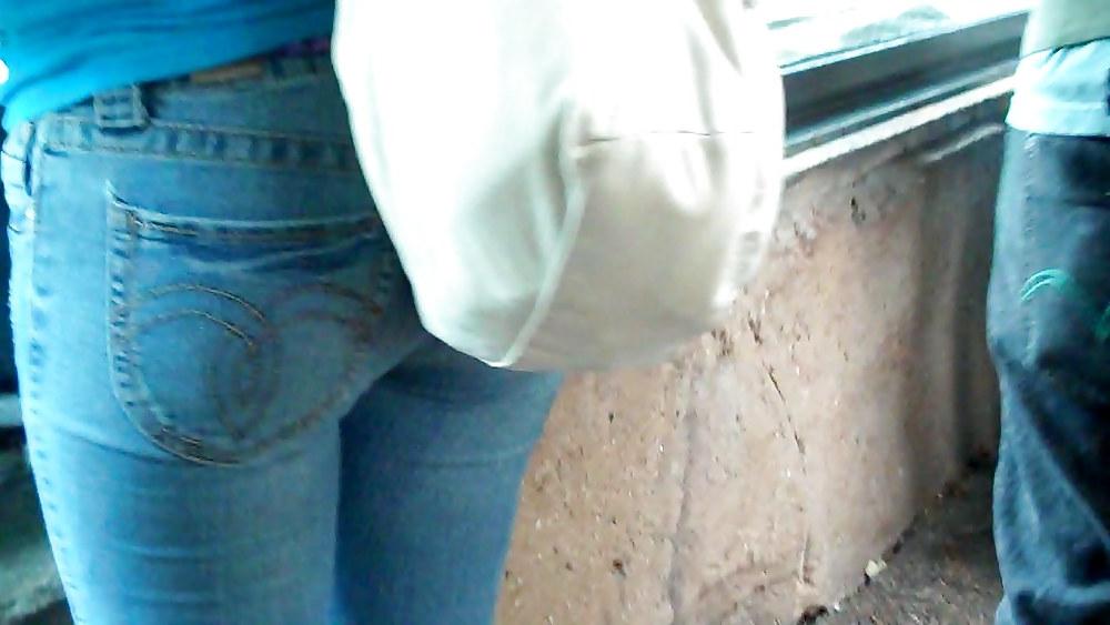 25P It was nice to see her butt & ass in blue jeans.