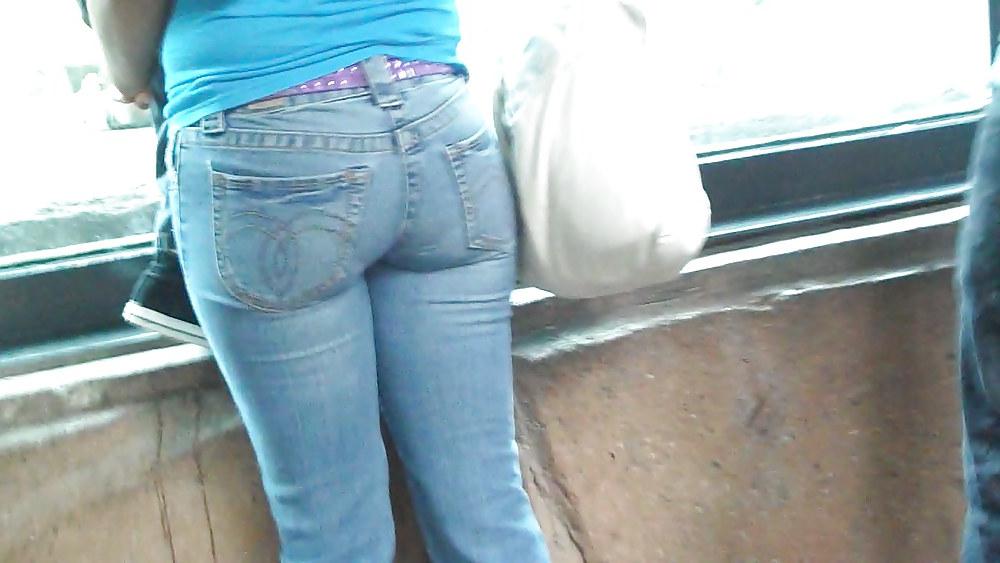25P It was nice to see her butt & ass in blue jeans.