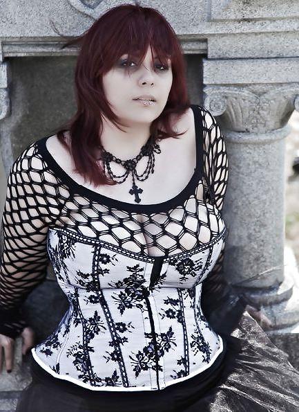 25P Curvaceous girls in leather, costume & fetish clothing 2