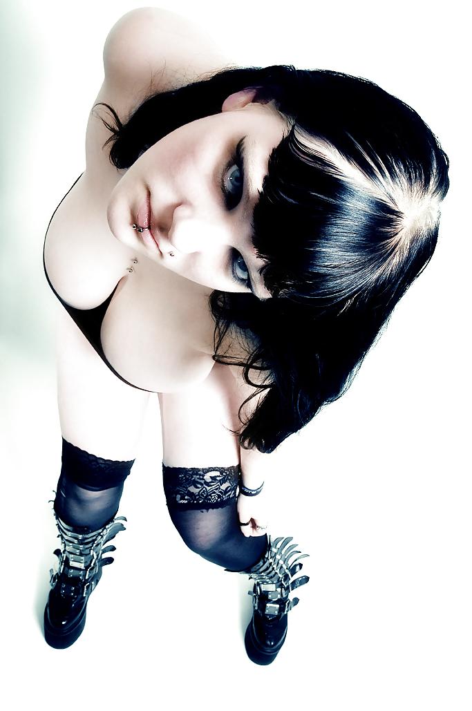 25P Curvaceous girls in leather, costume & fetish clothing 2