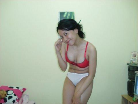 9P Sexy Rosila showing what she got