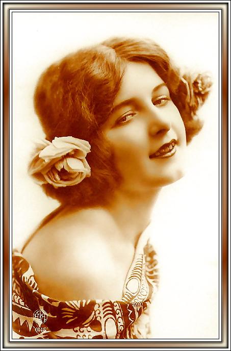 25P Old French postcards 9