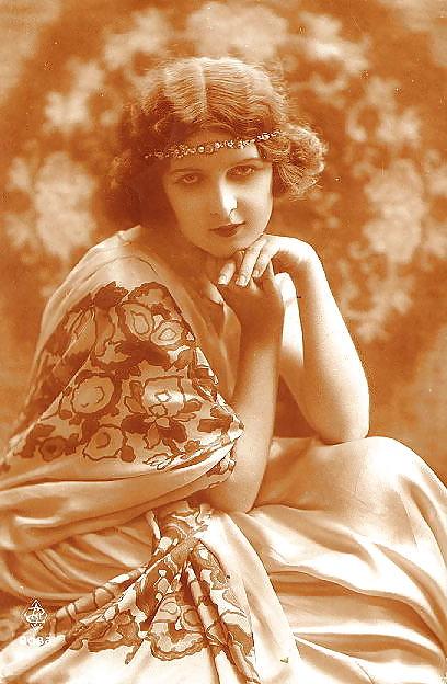 25P Old French postcards 9