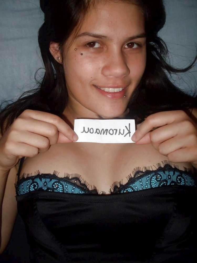 25P BEAUTIFUL BUSTY TEEN GIRL