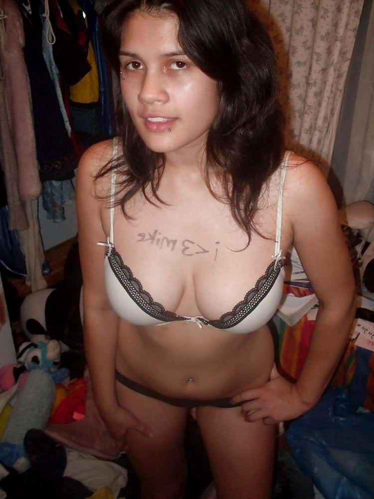 25P BEAUTIFUL BUSTY TEEN GIRL