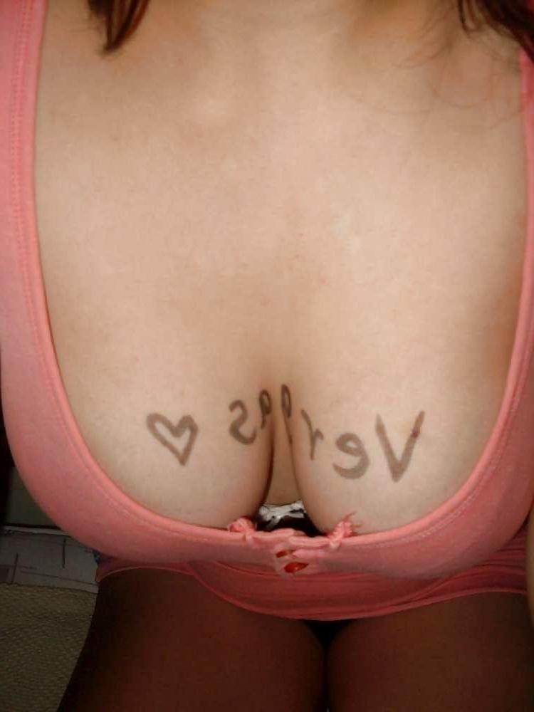 25P BEAUTIFUL BUSTY TEEN GIRL
