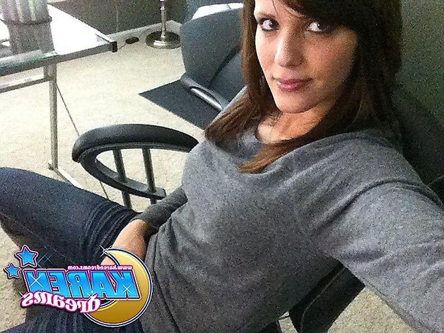 20P Pictures of Karen Dreams taking sexy pics of herself