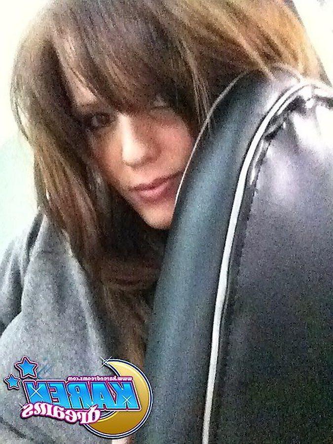 20P Pictures of Karen Dreams taking sexy pics of herself