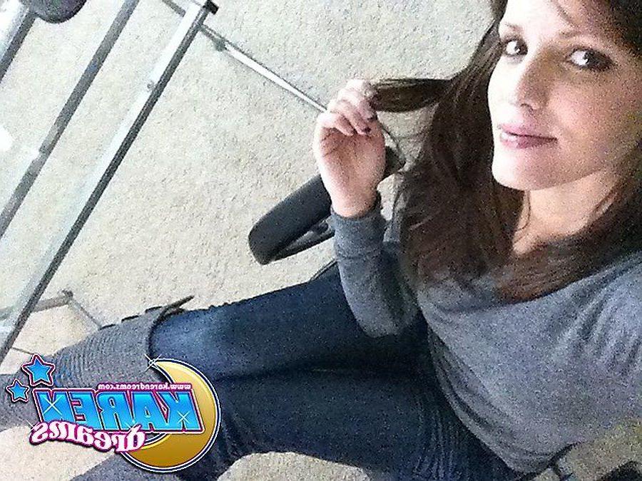 20P Pictures of Karen Dreams taking sexy pics of herself