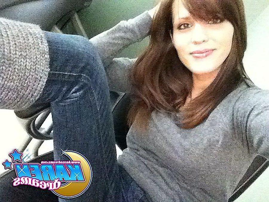 20P Pictures of Karen Dreams taking sexy pics of herself