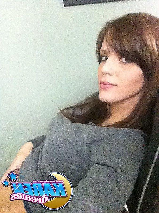 20P Pictures of Karen Dreams taking sexy pics of herself