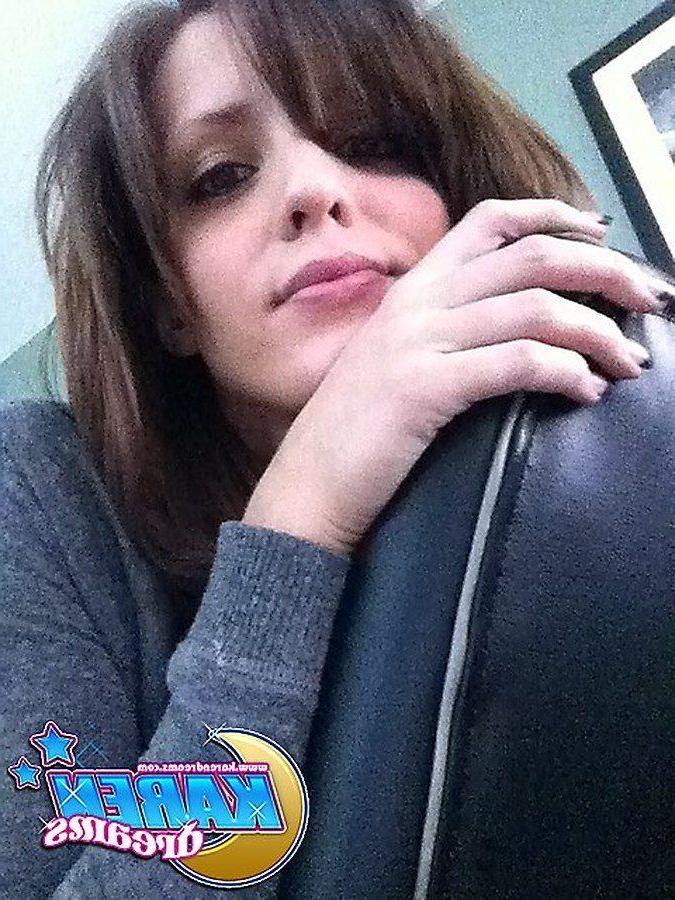20P Pictures of Karen Dreams taking sexy pics of herself