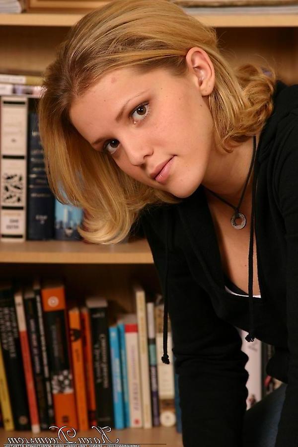 20P Pictures of Karen Dreams reading a sexy story