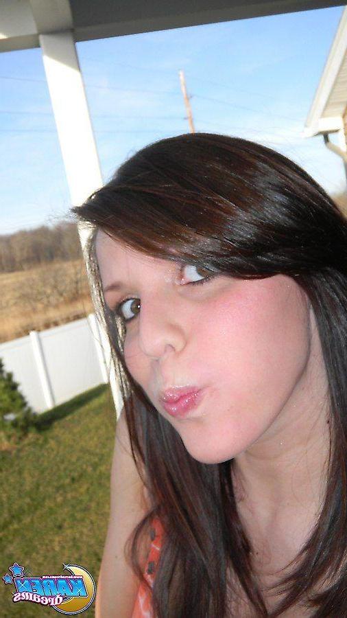16P Pictures of teen amateur Karen Dreams taking some sexy pics of herself