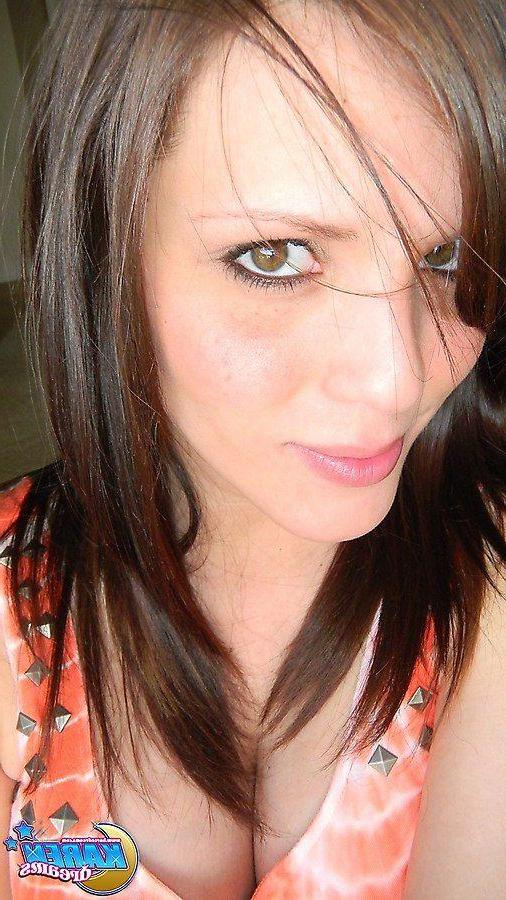 16P Pictures of teen amateur Karen Dreams taking some sexy pics of herself