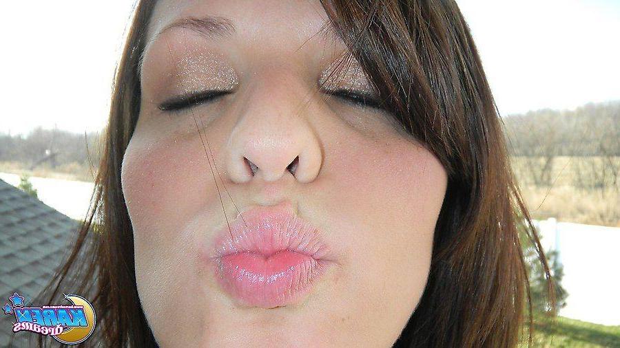 16P Pictures of teen amateur Karen Dreams taking some sexy pics of herself