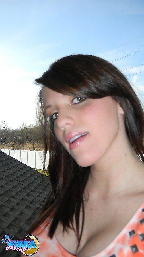 16P Pictures of teen amateur Karen Dreams taking some sexy pics of herself