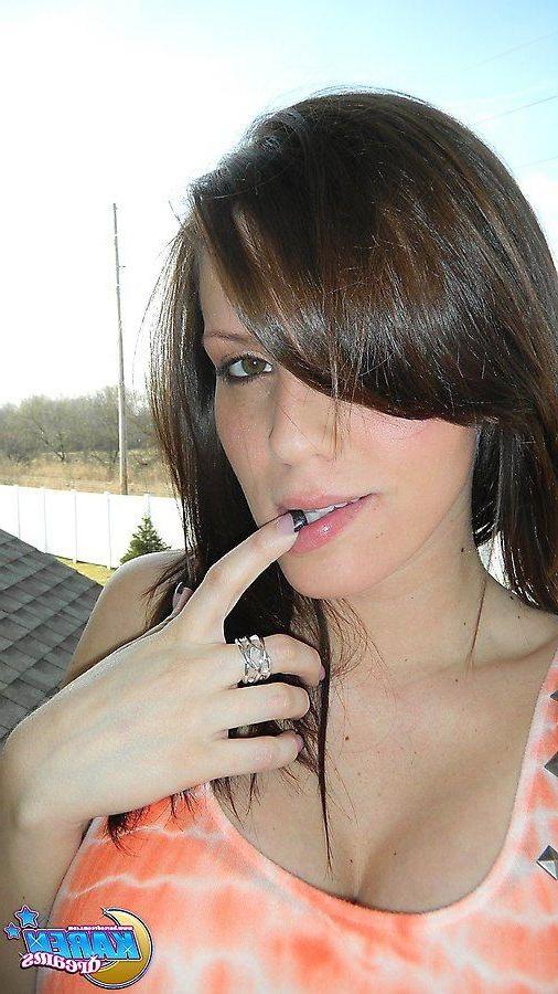 16P Pictures of teen amateur Karen Dreams taking some sexy pics of herself
