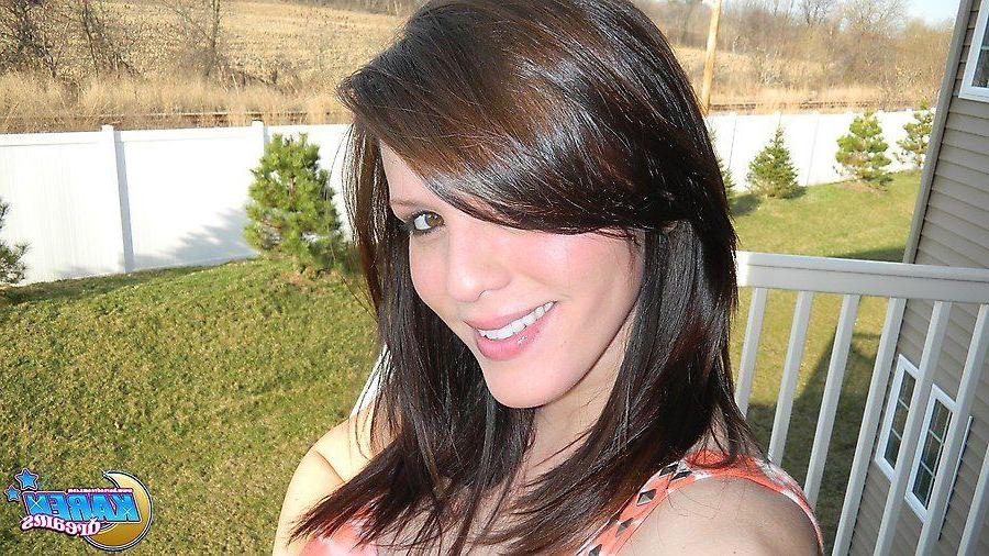 16P Pictures of teen amateur Karen Dreams taking some sexy pics of herself