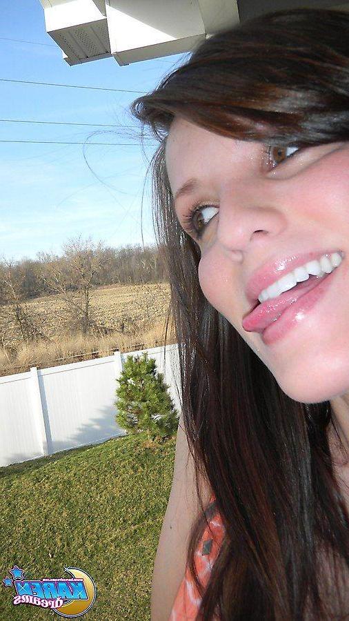 16P Pictures of teen amateur Karen Dreams taking some sexy pics of herself