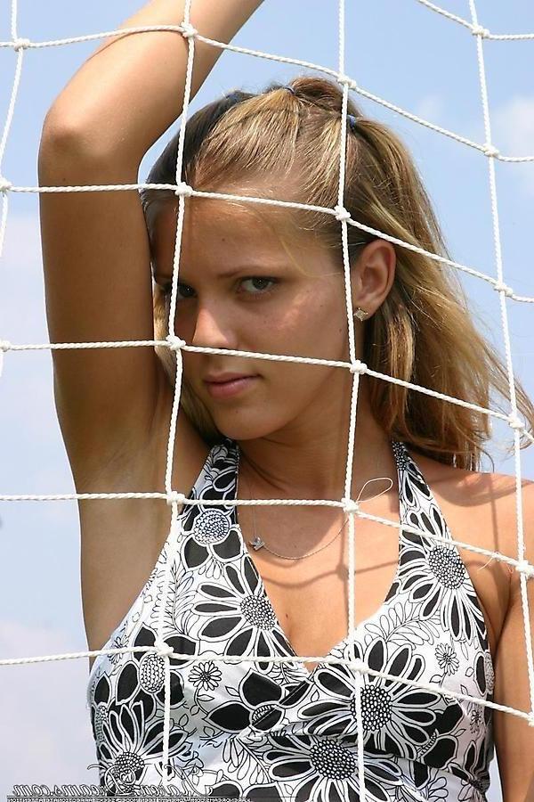 20P Pictures of teen chick Karen Dreams teasing with her hot body outside