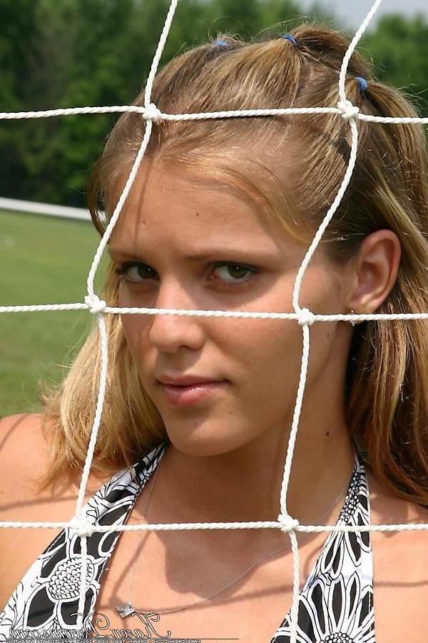 20P Pictures of teen chick Karen Dreams teasing with her hot body outside
