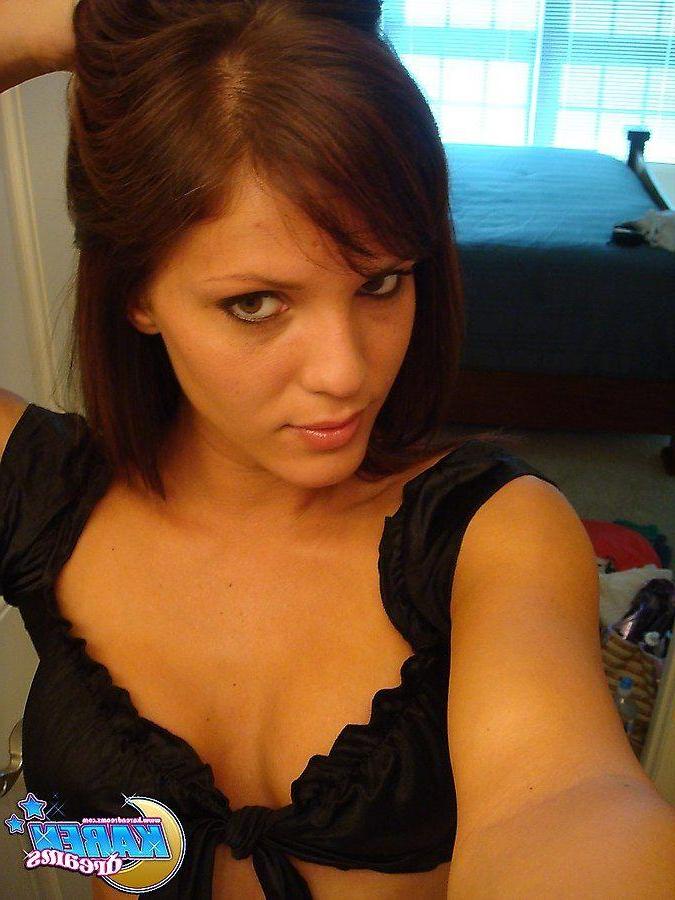 20P Photos de la jeune Karen Dreams prenant des photos sexy d'elle-même