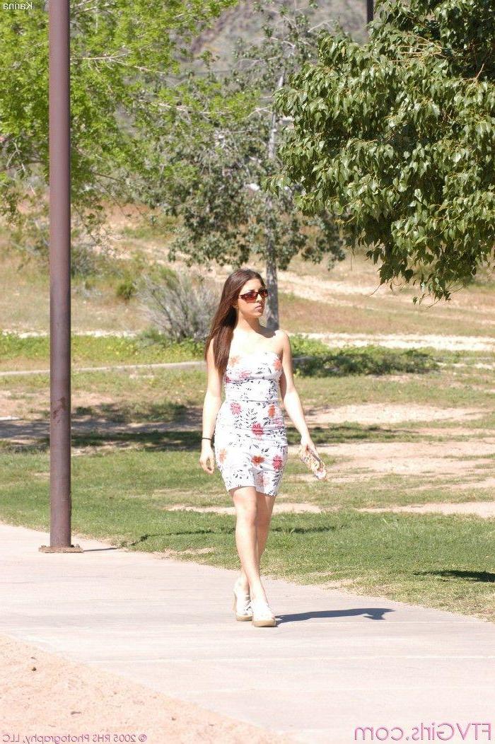 20P Pictures of Karina Kay showing her hot body