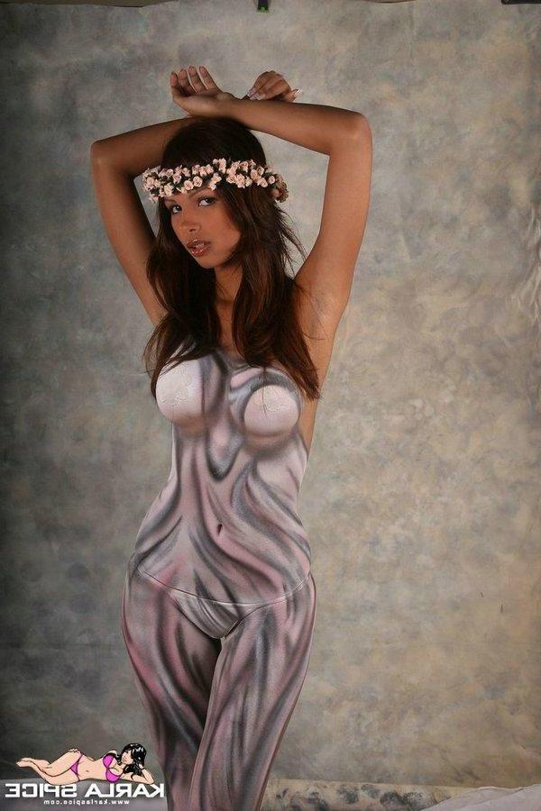 15P Pictures of teen slut Karla Spice wearing only body paint