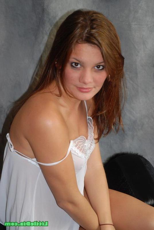 20P Pictures of teen Little Dia flaunting her tight teen body