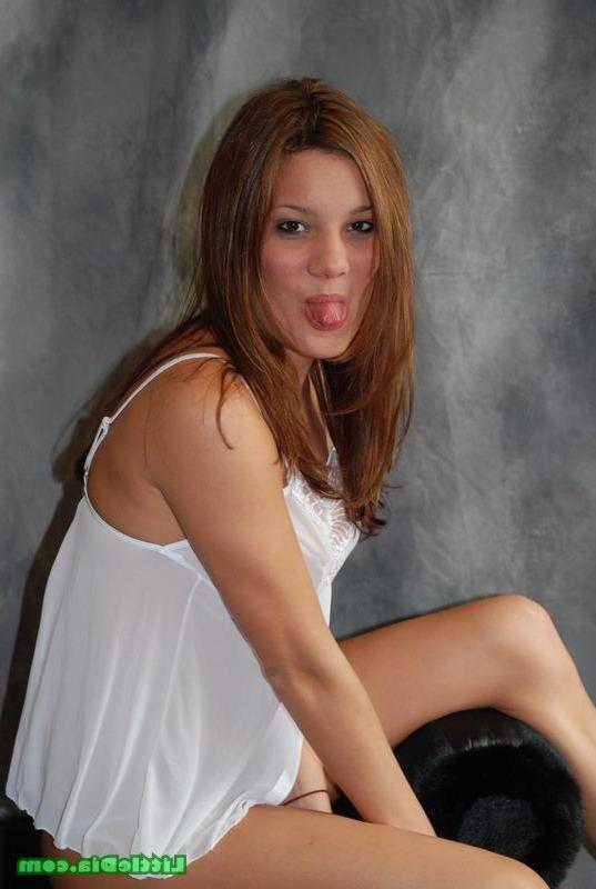 20P Pictures of teen Little Dia flaunting her tight teen body