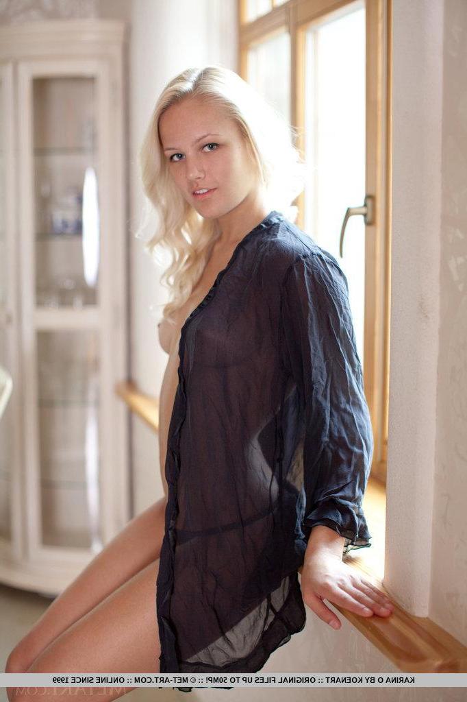 18P Pictures of hot blonde girl Karina O giving you her warm pussy