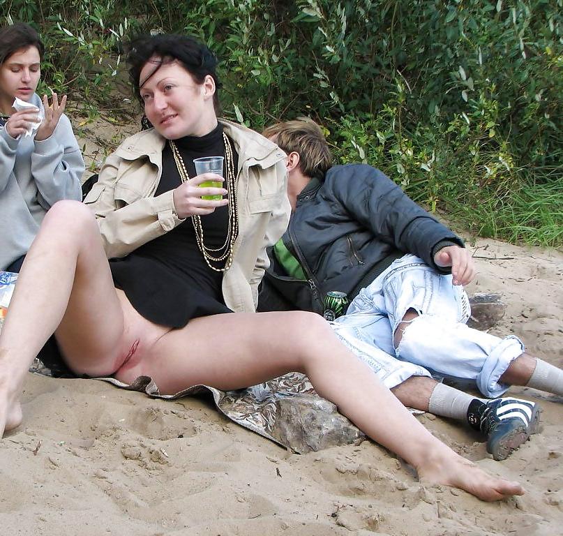 15P Dirty slut show her pussy