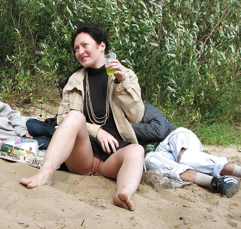 15P Dirty slut show her pussy