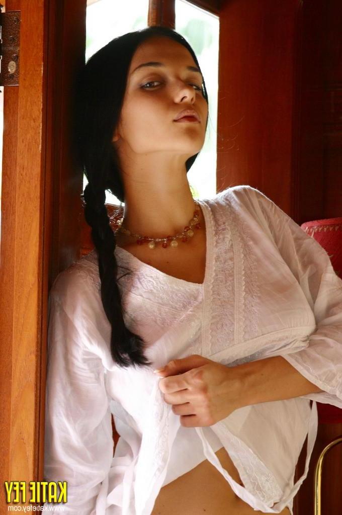 15P Katie Fey shows off her hot body