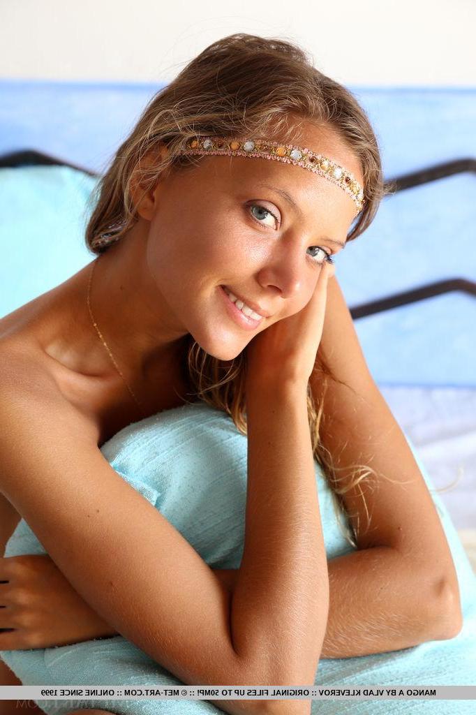 18P Mango A's gorgeously tanned body sprawled invitingly on top of the bed