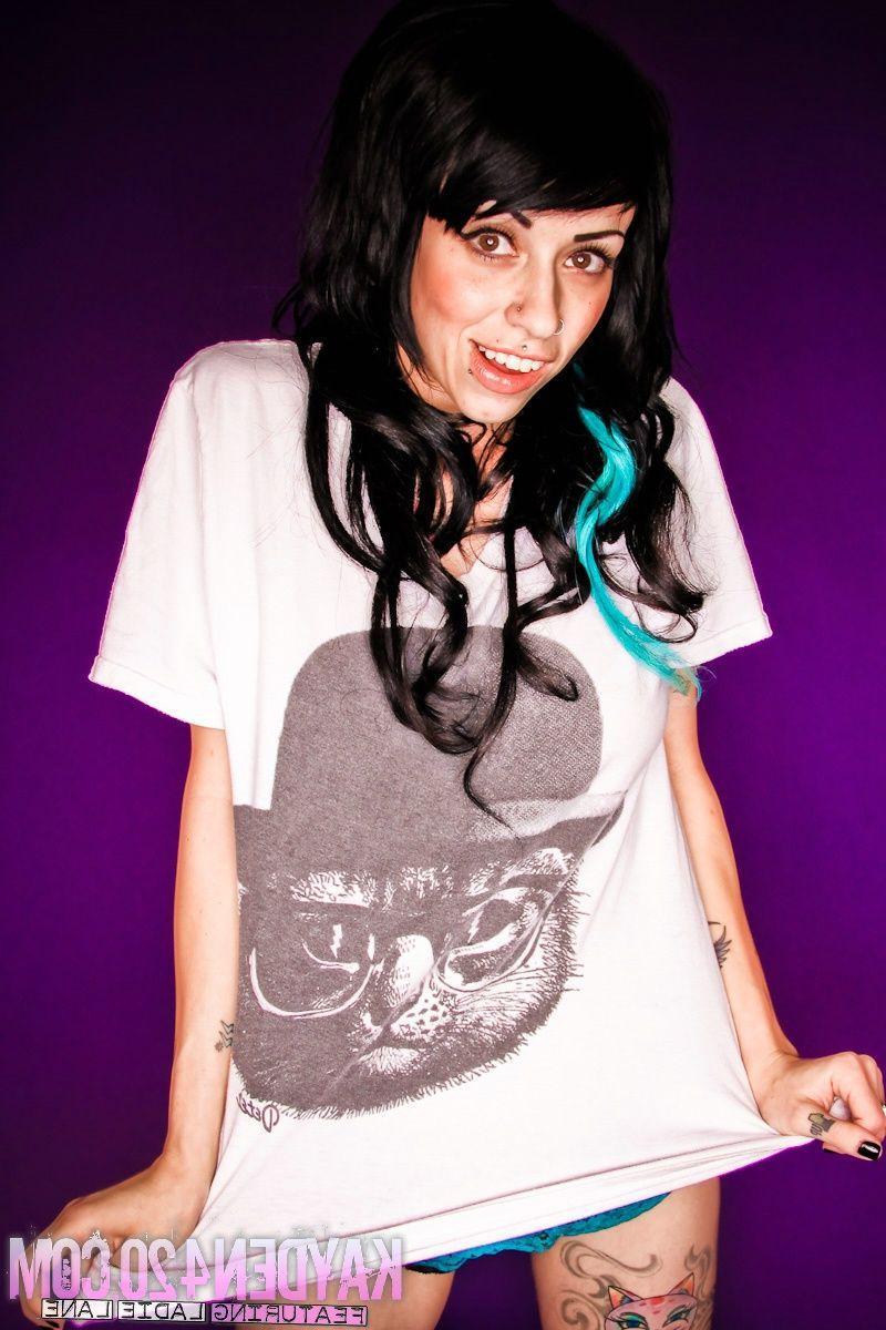 15P Pictures of Kayden 420 showing her hot tattooed body
