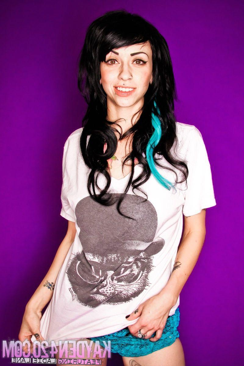 16P Pictures of teen Kayden 420 showing off her hot naked tattooed body