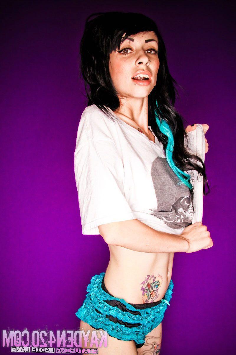 16P Pictures of teen Kayden 420 showing off her hot naked tattooed body