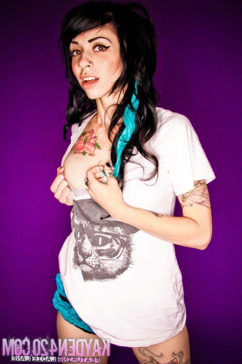 16P Pictures of Kayden 420 showing her naked tattooed body