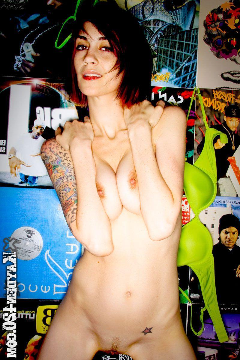 16P Pictures of Kayden 420 showing her hot naked body