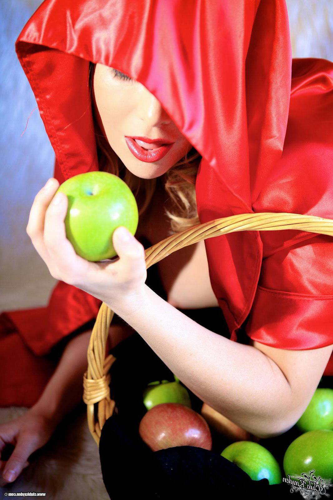 15P Pictures of Kayden Kross dressed as sexy Little Red Riding Hood