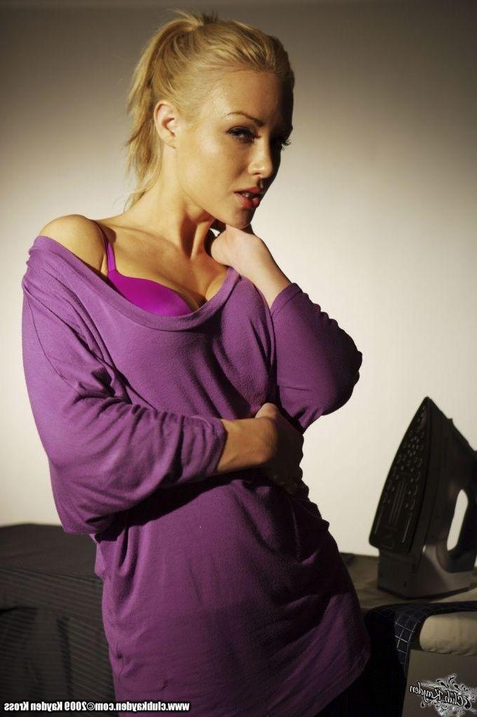 15P Pictures of teen slut Kayden Kross showing her incredible naked body