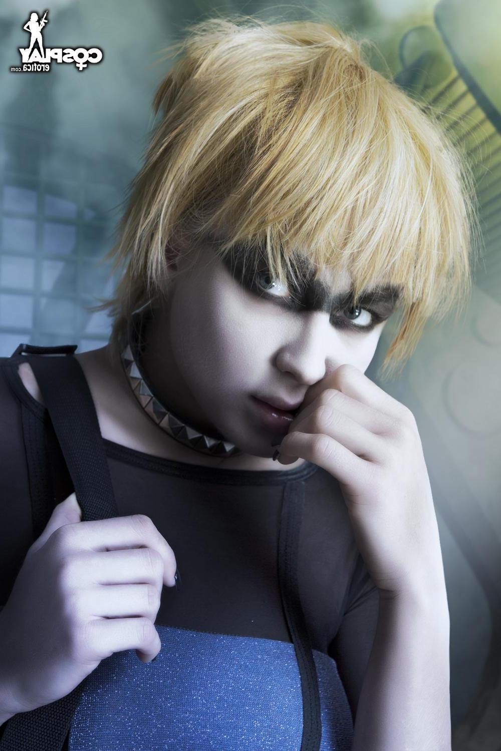 12P Cosplayer Kayla dresses up as Pris from Blade Runner