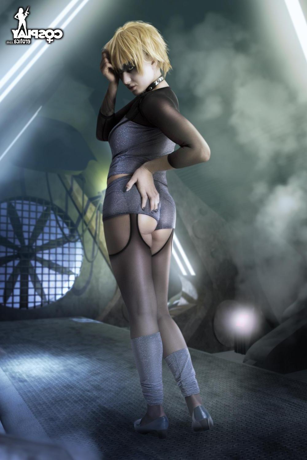 12P Cosplayer Kayla dresses up as Pris from Blade Runner